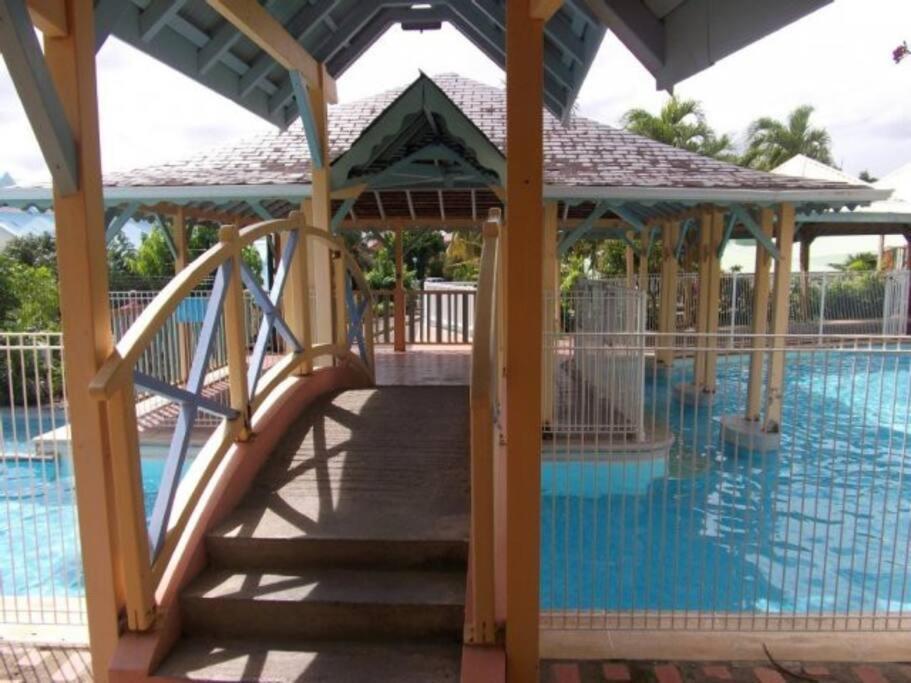Appartement Ker-Eol Residence Canouan Sainte-Anne Avec Piscine ภายนอก รูปภาพ